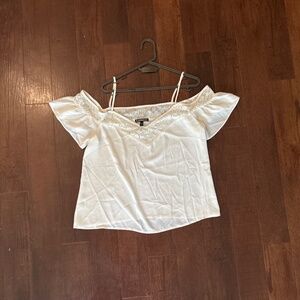 Express shoulder cut top